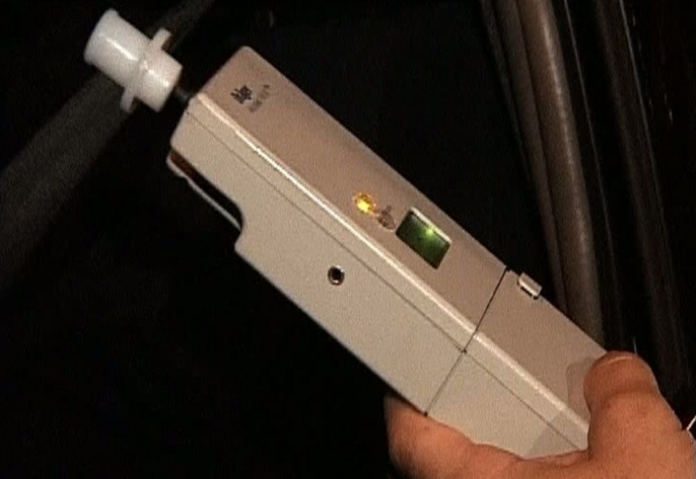 Un bărbat din Ipotești a fost reținut după ce a fost prins la volan rupt de beat și fără permis