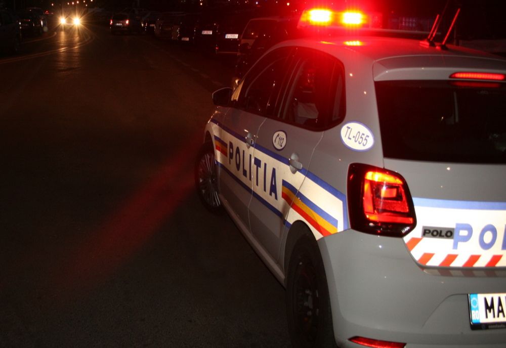 Beat la volan, un șofer a avariat trei mașini parcate