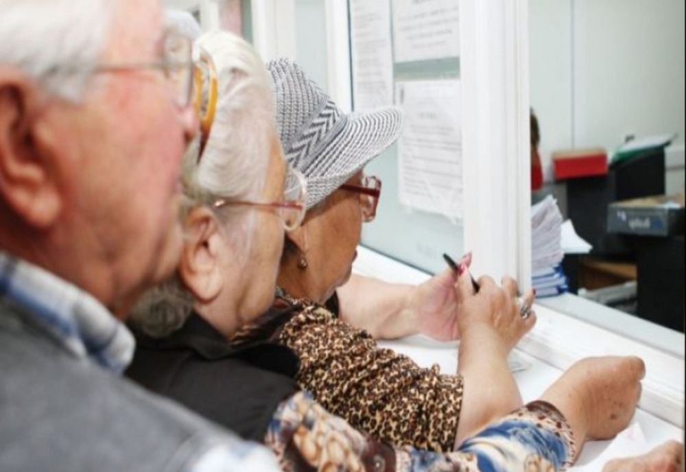 Vești proaste pentru pensionari, de la Poșta Română! Când va începe plata pensiilor