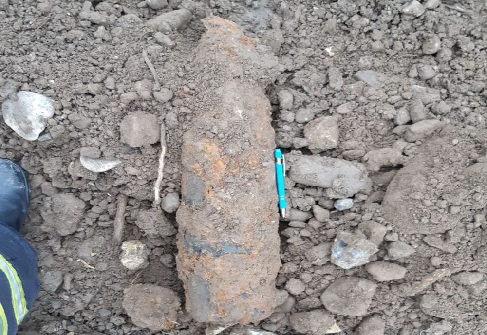 Element de muniție din cel de-Al Doilea Război Mondial descoperit pe malul râului Moldova FOTO 