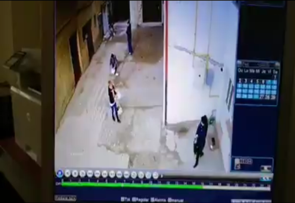 Președintele unei asociații de proprietari din Siret lovit cu poșeta de o datornică VIDEO