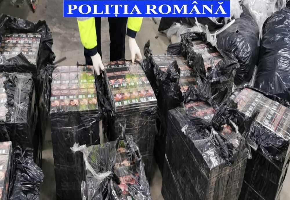 Focuri de armă și urmărire în trafic după o autoutilitară plină cu țigari de contrabandă care mergea cu spatele VIDEO 