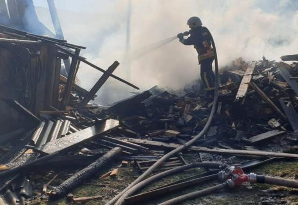 Incendiu de proporții în Poiana Micului FOTO 