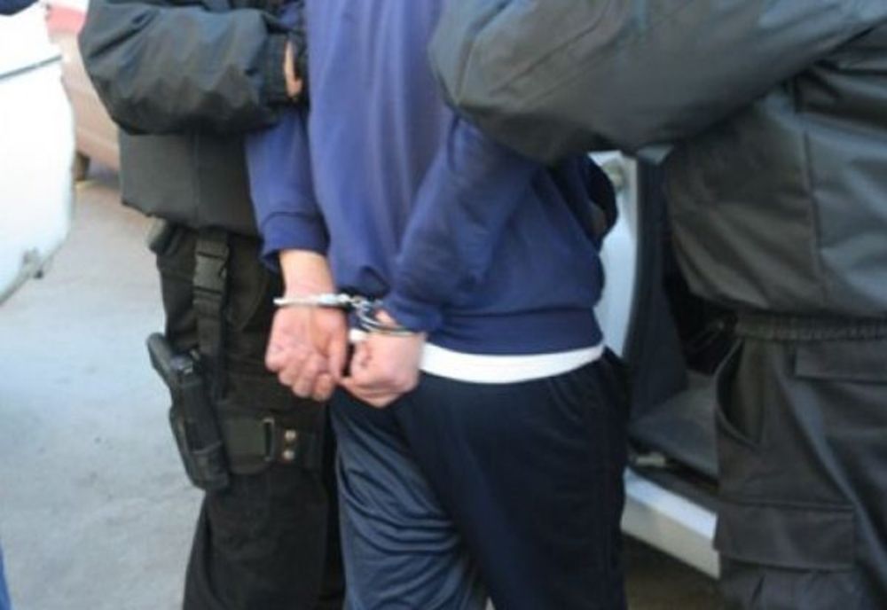 Recidivist arestat după ce a furat dintr-un magazin din Fălticeni țigări în valoare de aproape 25.000 de lei