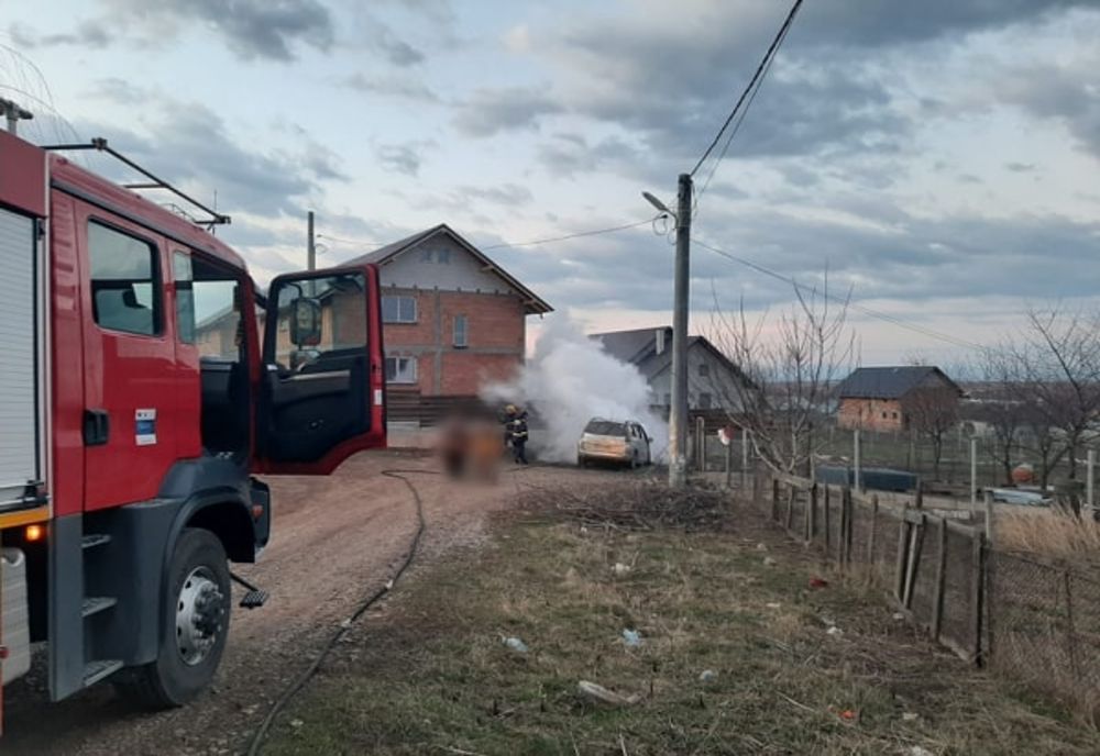 Mașină cuprinsă de flăcări în localitatea Sf. Ilie FOTO