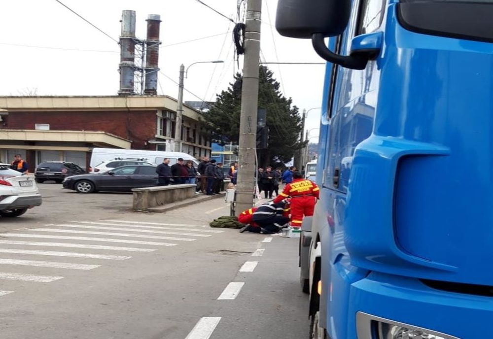 Tragedie în municipiul Suceava. O femeie și-a pierdut viața după ce a fost accidentată de un tir FOTO