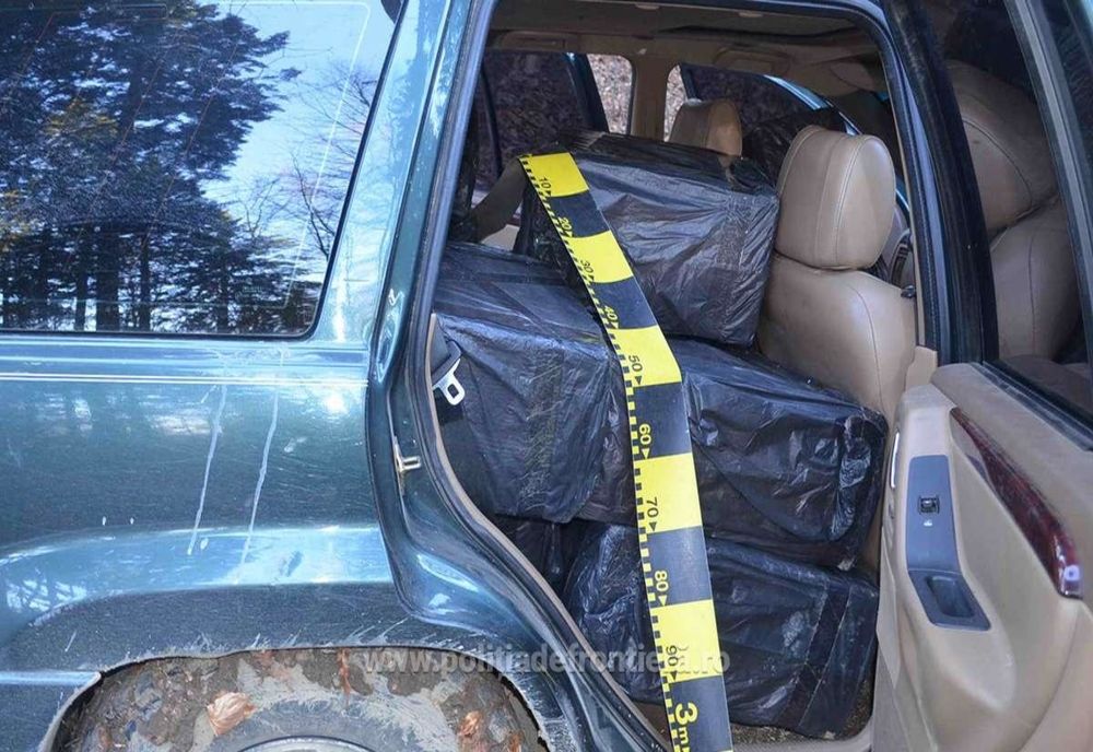 Focuri de armă pentru prinderea unor contrabandiști de țigări. În timpul urmăririi a fost acroșată autospeciala poliției de frontieră VIDEO
