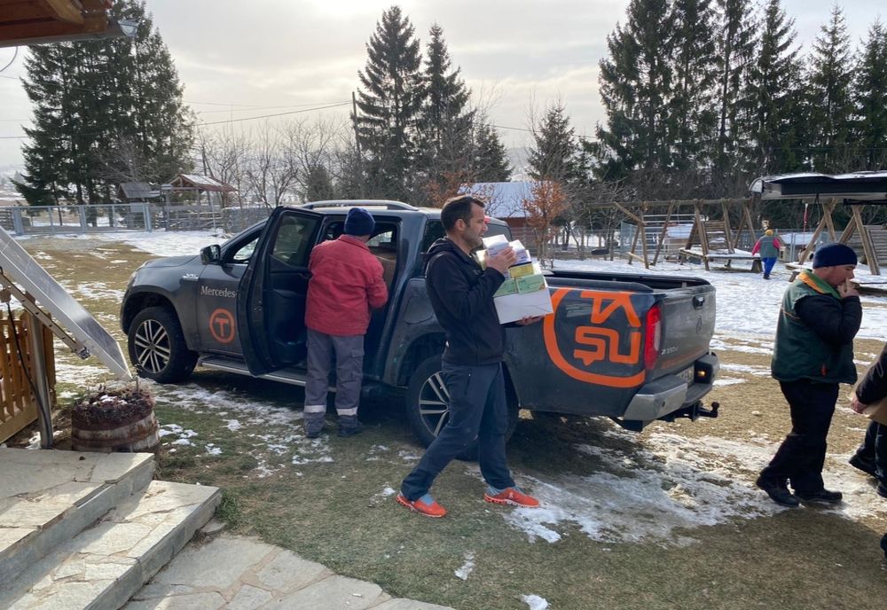 Tibi Ușeriu și voluntarii Tășuleasa Social au dus echipamente de protecție Spitalului Municipal din Rădăuți și Spitalului de Pneumologie Cluj