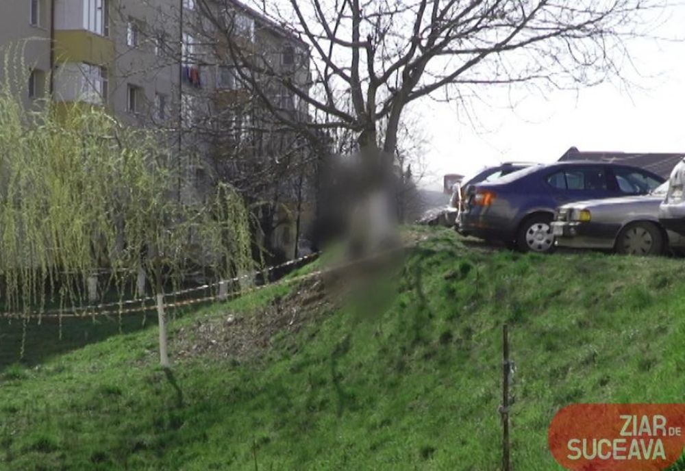 Bărbat găsit spânzurat de un copac pe o stradă din municipiul Suceava