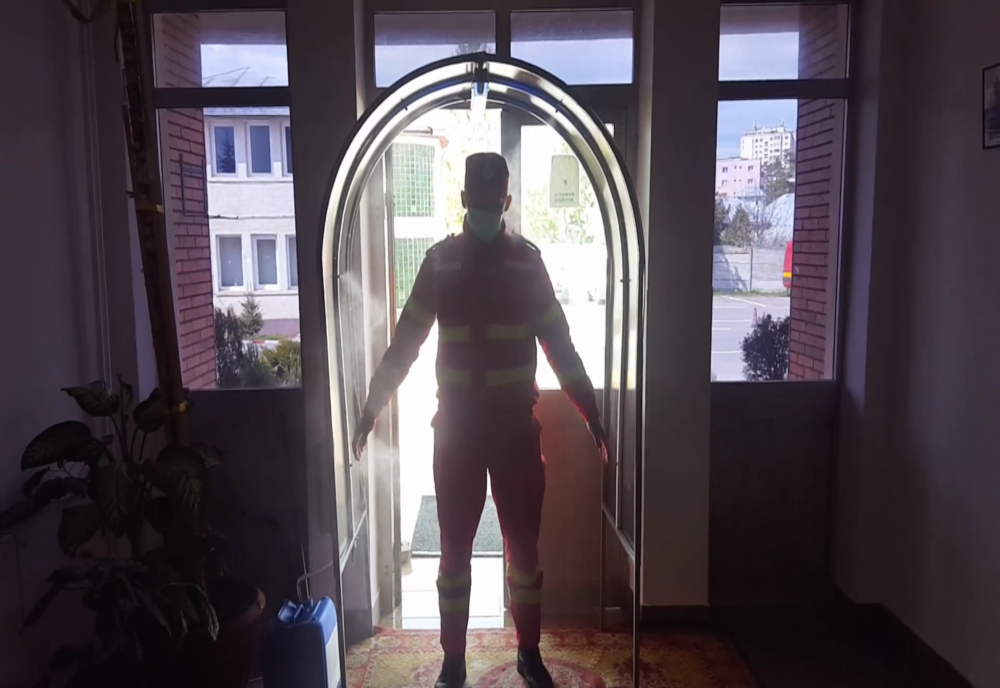 ISU Suceava dotat cu tunel de dezinfecție pentru personal VIDEO