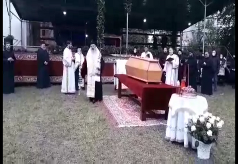 Sicriul cu trupul neînsuflețit al ÎPS Pimen a ajuns la Mănăstirea „Sf.Ioan cel Nou” din Suceava VIDEO