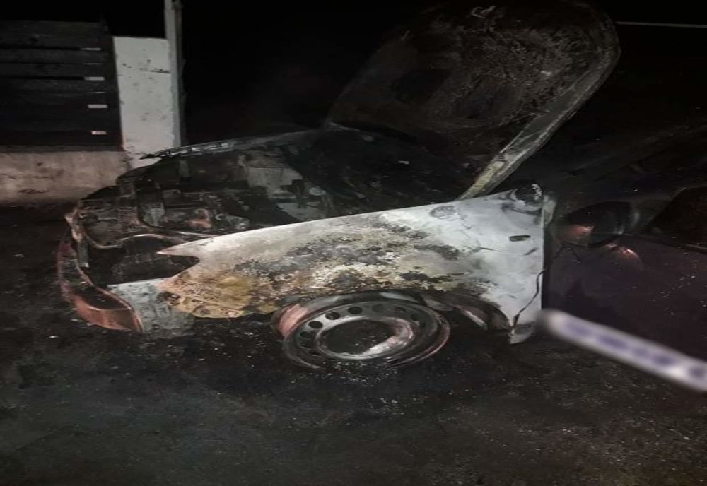 Doi copii s-au jucat cu focul într-un autoturism și au provocat un incendiu