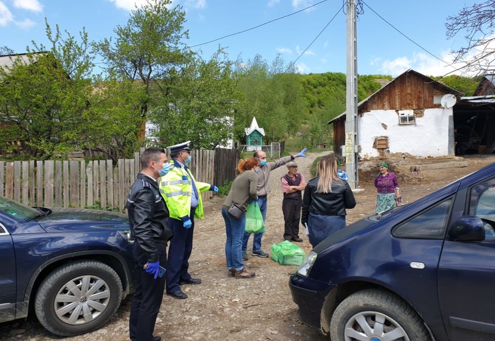 Peste o sută de pachete cu alimente împărțite în cătunul Tâmpoceni FOTO 