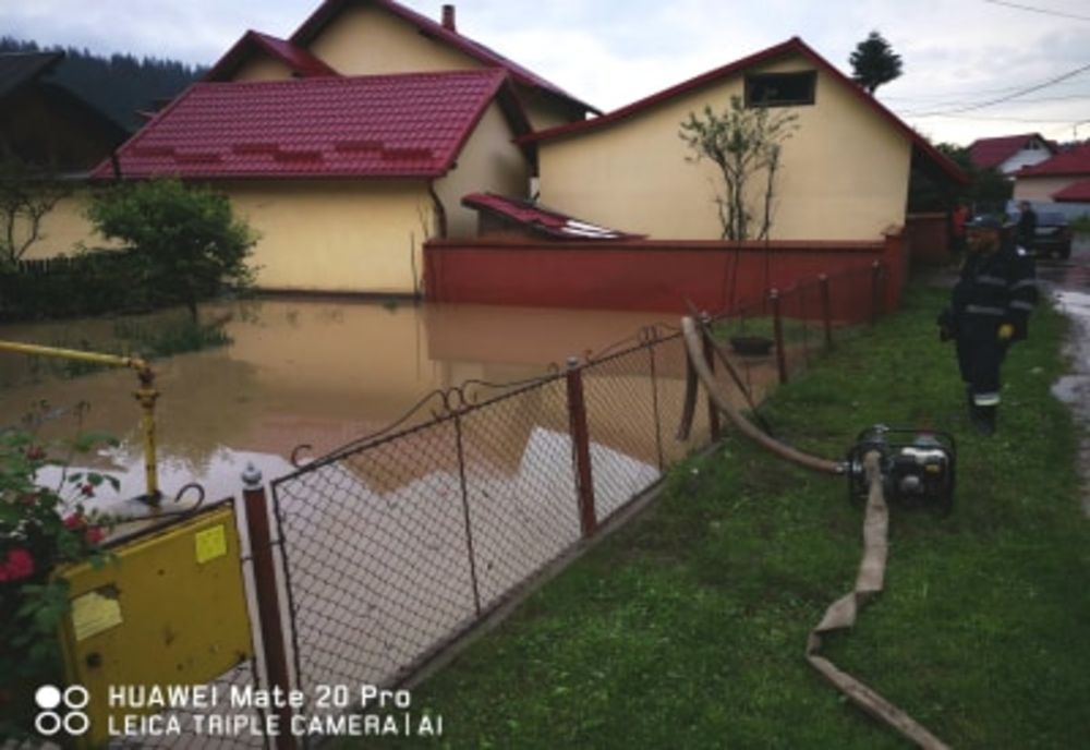 Intervenții ale pompierilor în Vatra Dornei, Fălticeni, Câmpulung Moldovenesc, Gura Humorului și Suceava pentru evacuarea apei