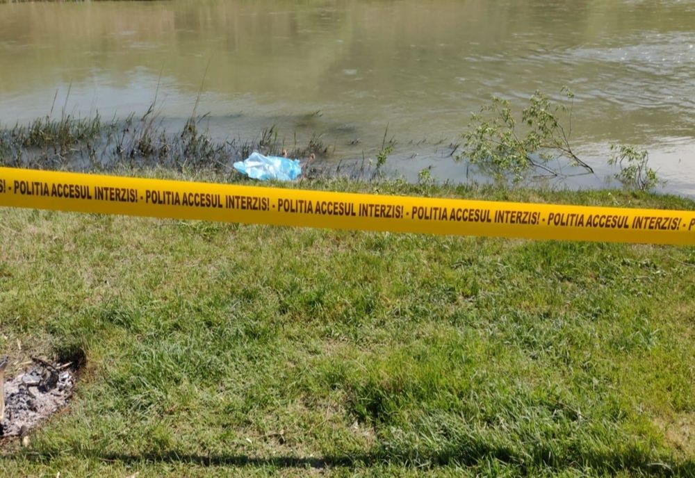 Un bărbat dat dispărut a fost găsit mort în albia râului Siret