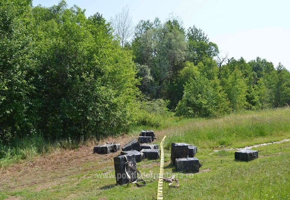 Focuri de armă și țigări de contrabandă în valoare de aproape 120.000 de lei confiscate la Vicovu de Sus și Ulma FOTO