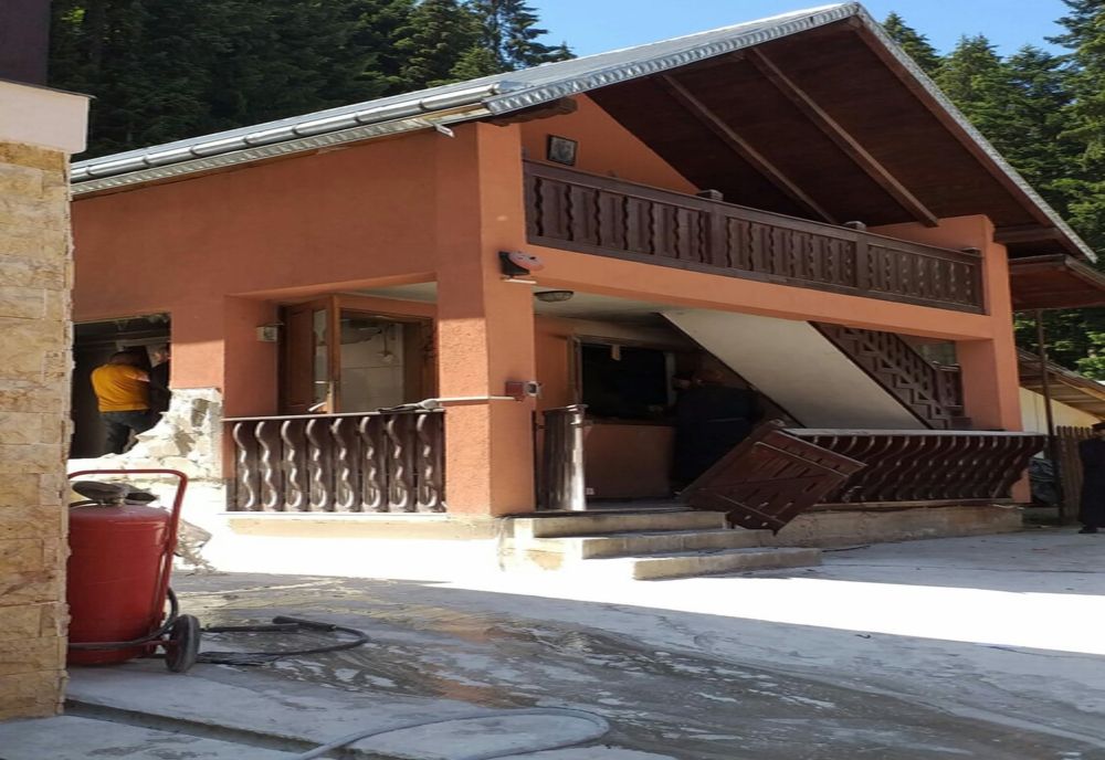 Explozie la Mănăstirea Sihăstria Rarăului. O femeie a fost transportată la spital - FOTO&VIDEO