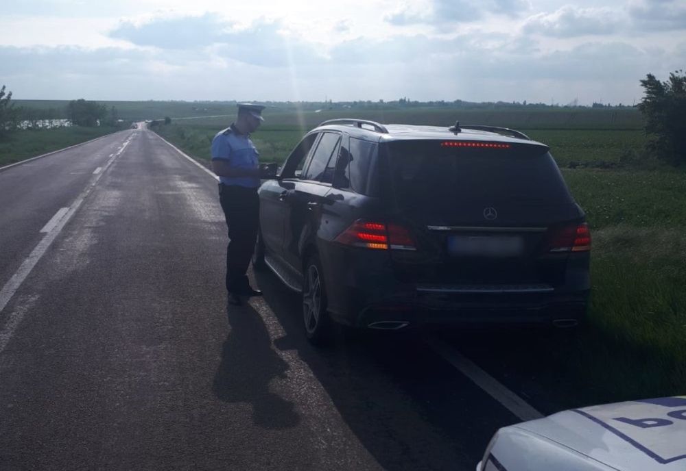 Zeci de șoferi lăsați pietoni și amenzi de sute de mii de lei 