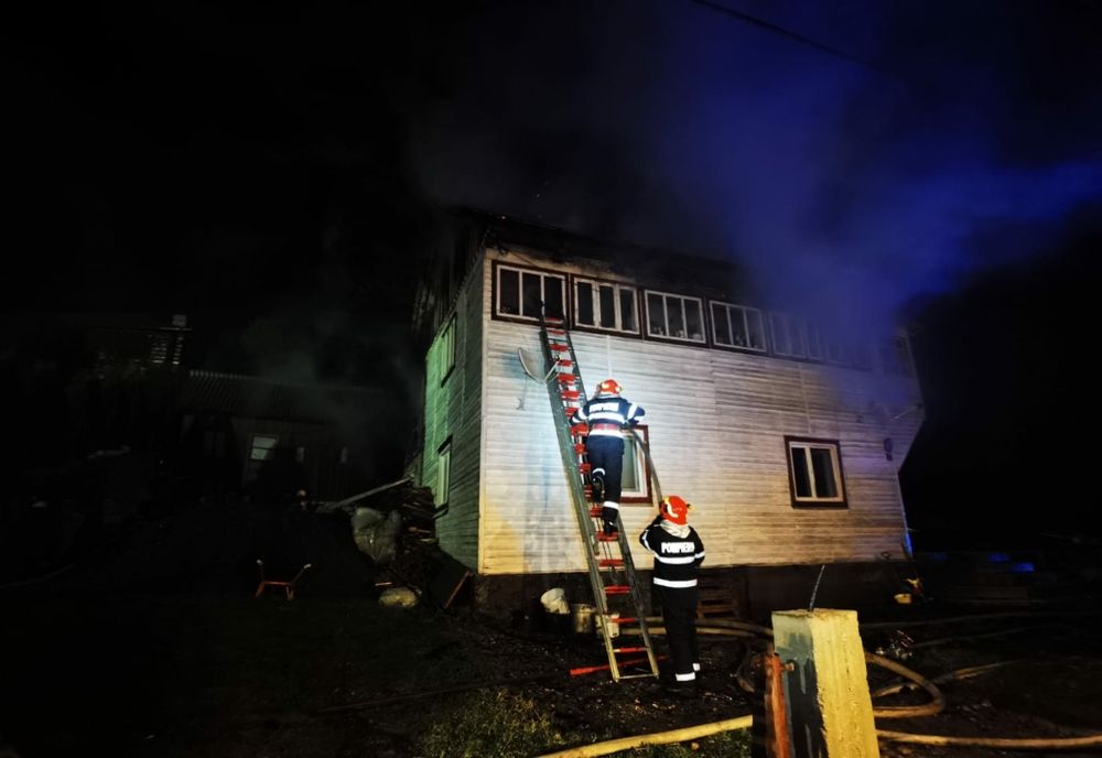 Incendiu violent în județul Suceava (FOTO/VIDEO)
