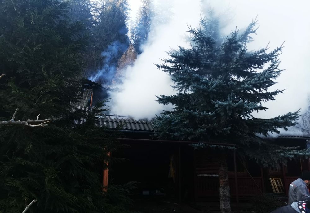 Incendiu în Broșteni