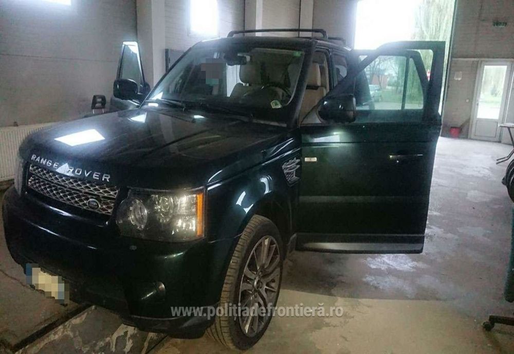 Autoturism furat din Italia, descoperit în Vama Siret