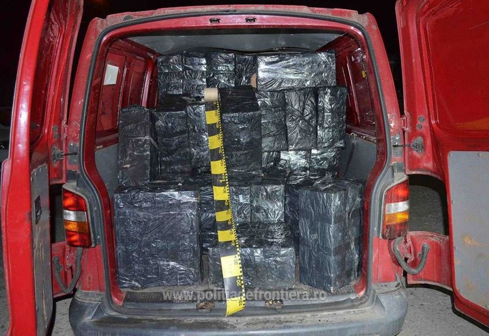 Peste 33.000 de pachete cu țigări de contrabandă, confiscate la frontiera de nord a României