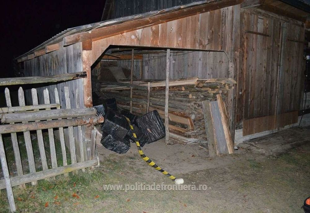 15 colete care conţineau ţigări de contrabandă, abandonate în anexa unui imobil nelocuit la frontiera de nord