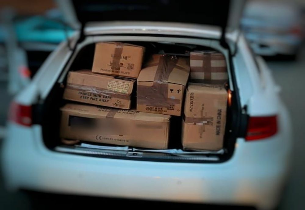 FOTO | 350 de kilograme de petarde şi artificii au fost confiscate de poliţiştii clujeni de la un tânăr din Suceava