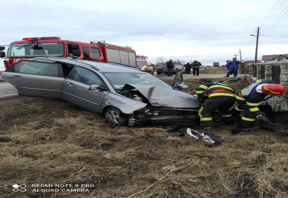 Accident în județul Suceva! Un copil și un adult au fost transportați la spital (FOTO)