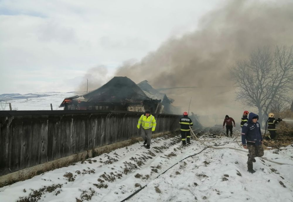 Incendiu violent în Vulturești (FOTO)