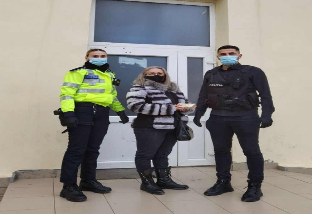 O femeie a găsit 10.000 de euro pierduți de un sucevean într-un centru comercial și i-a predat Poliției