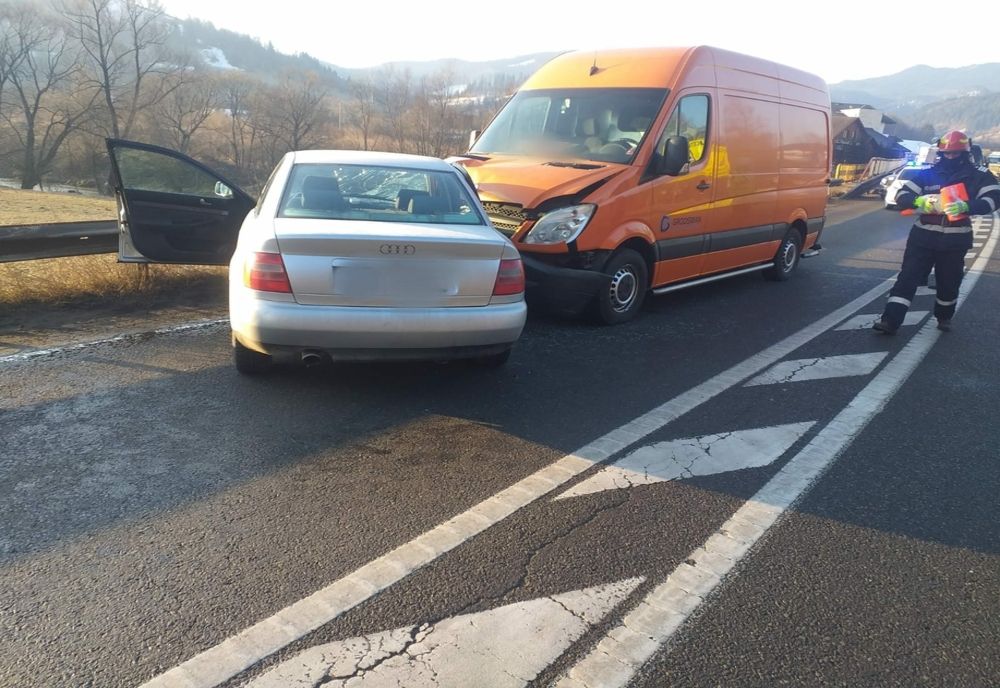 Accident rutier la ieșirea din municipiul Câmpulung Moldovenesc. Trei persoane au ajuns la spital (FOTO)