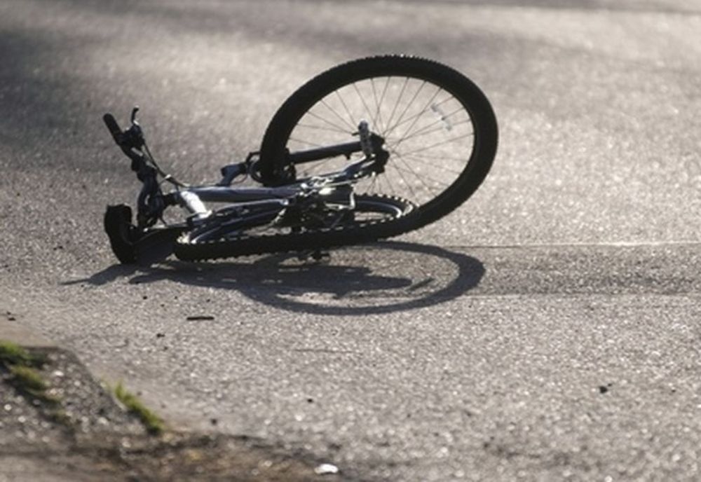 Copil pe bicicletă, accidentat de un șofer neatent