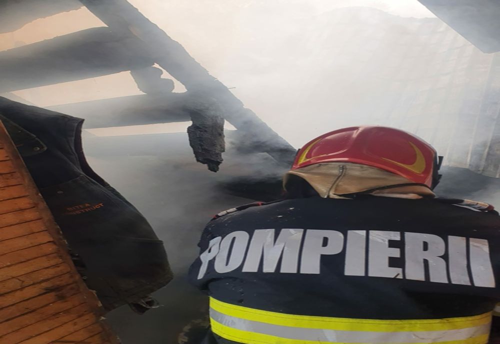 Incendiu la Corpaci! Focul a pornit de la un cablu electric defect