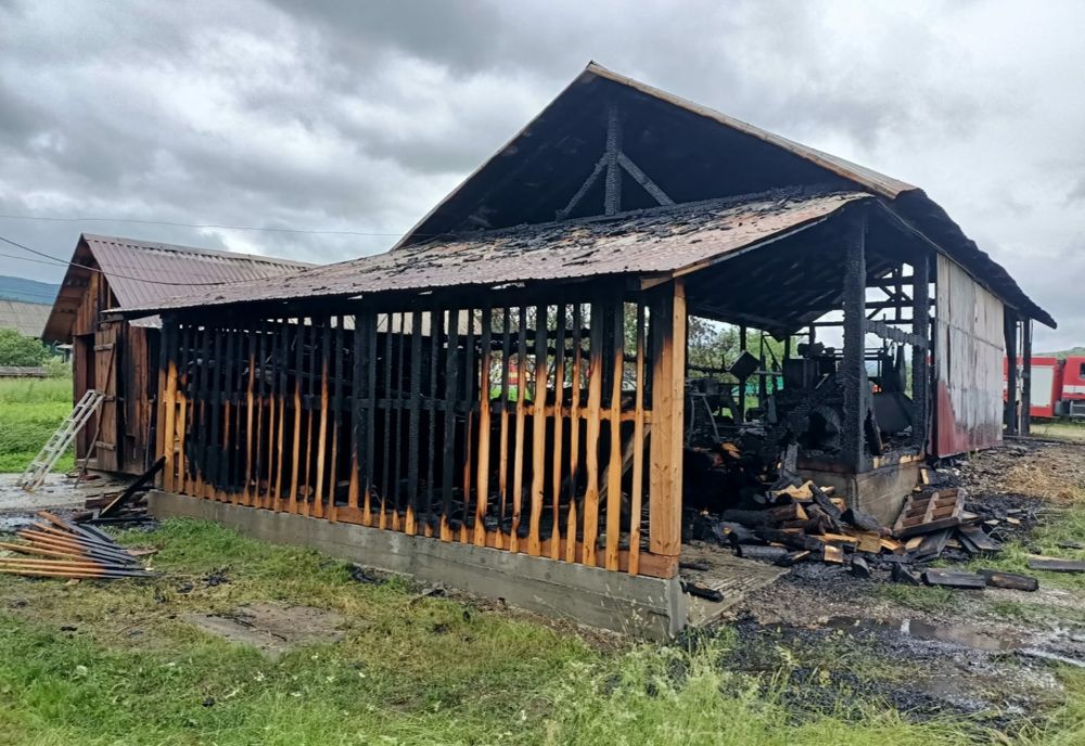 Incendiu la un gater în Suceava! Proprietarul a suferit arsuri minore la nivelul capului