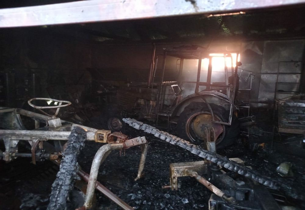 Utilaje agricole făcute scrum de la un scurtcircuit