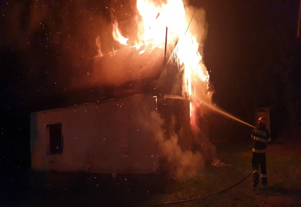 FOTO-Incendiu la o gospodărie din Gura Humorului