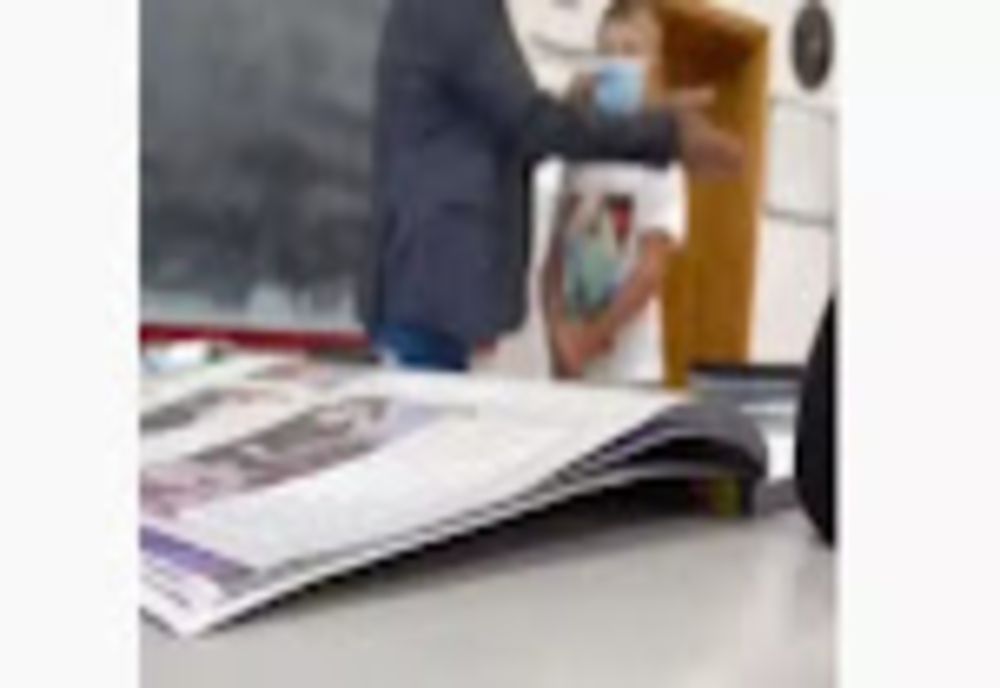 VIDEO | Elev pălmuit de profesor în faţa clasei, în Suceava. Inspector şcolar: „Dascălul spune că a fost un gest prietenesc”