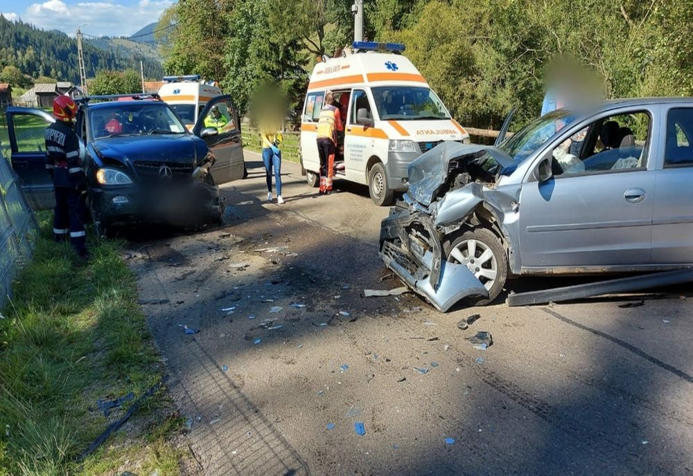 Patru persoane au ajuns la spital în urma unui accident rutier la Pojorâta