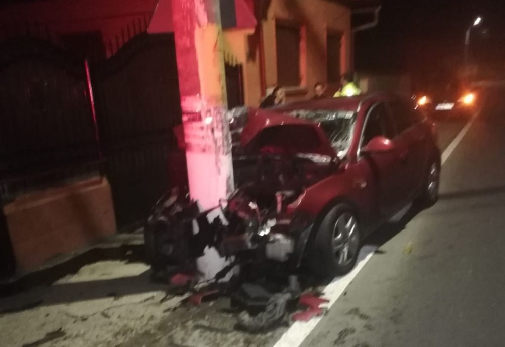 Un şofer din Suceava a murit după ce a intrat cu maşina în stâlp, la Sibiu
