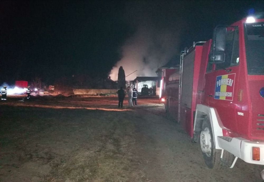Incendiu într-o gospodărie din localitatea Hurjuieni! 10 bovine şi 4 porci au murit