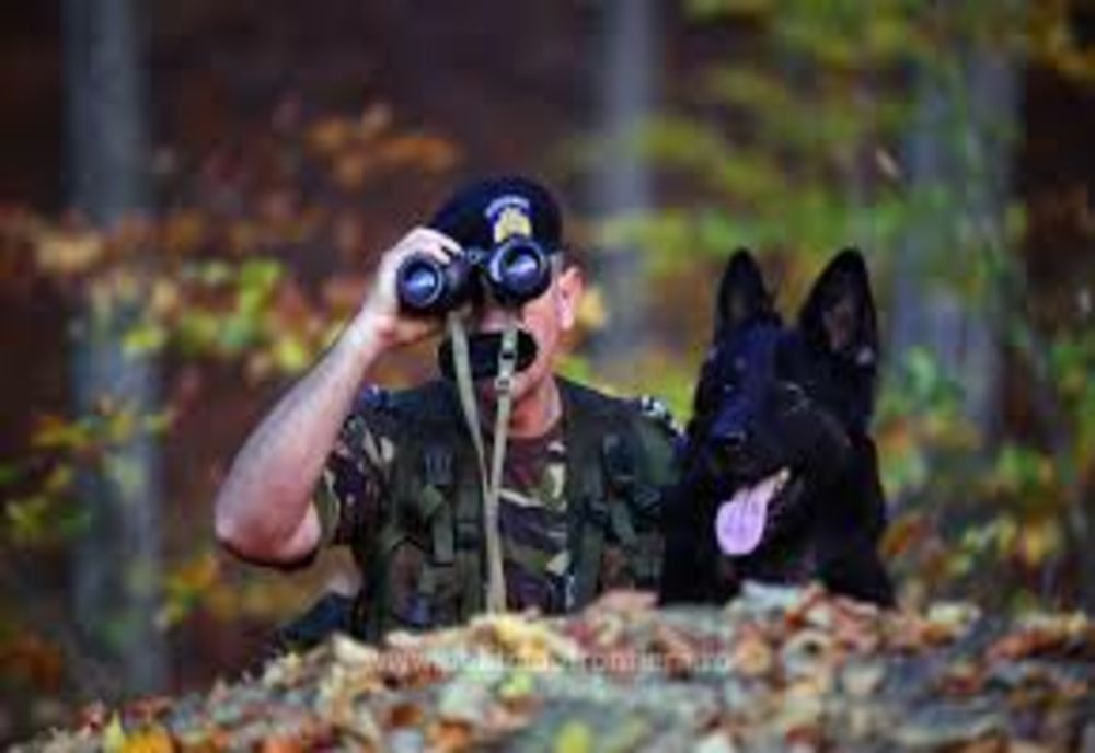 Focuri de armă pentru oprirea contrabandiştilor de ţigări, la frontiera de nord a țării