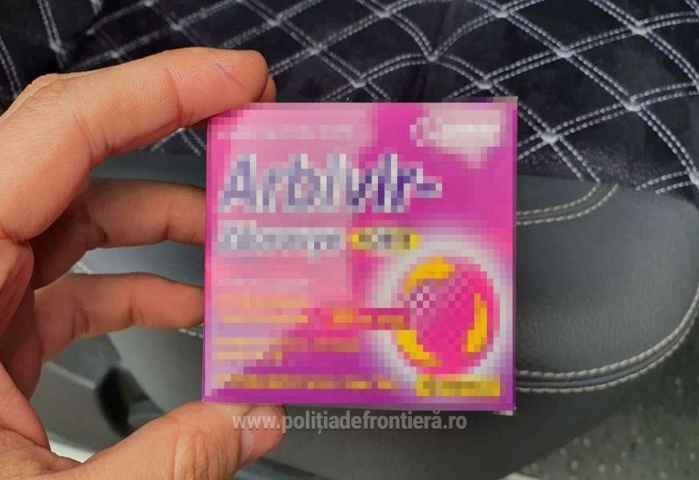 7.000 de capsule de Arbidol, ascunse în plafonul unui microbuz, descoperite în vamă