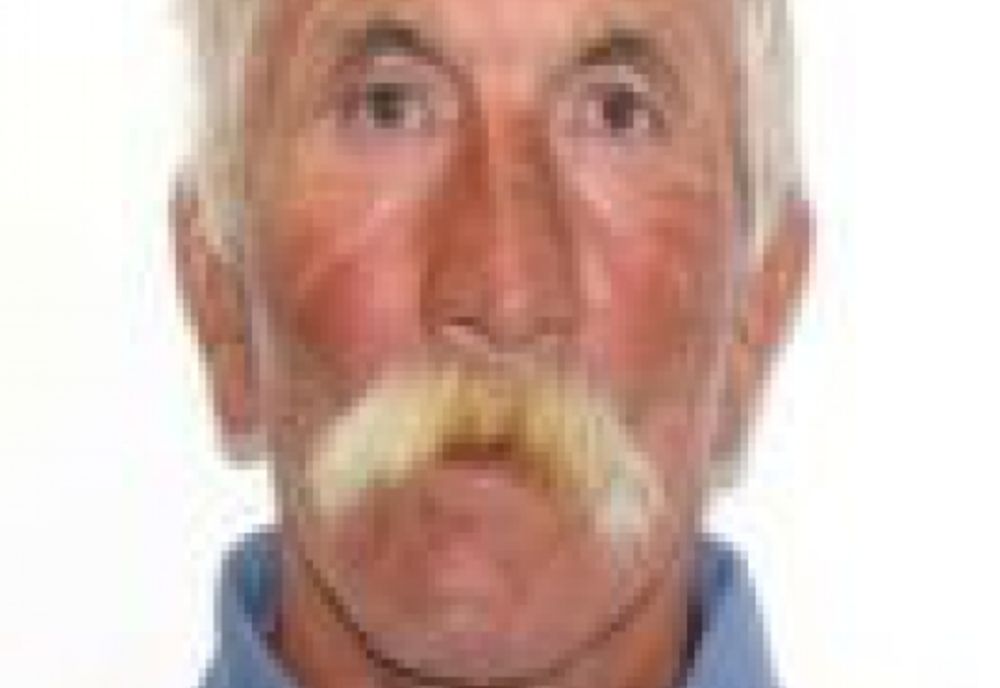 Sunați IMEDIAT la 112 dacă ați văzut aceast bărbat!