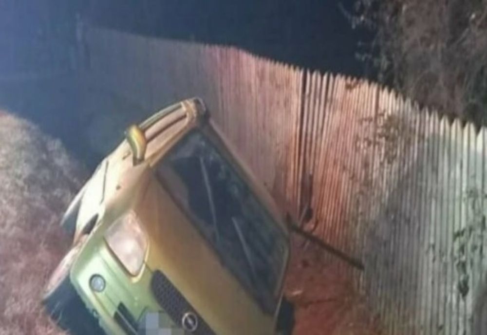 Aproape de comă alcoolică, un bărbat a intrat s-a oprit cu mașina în șanț