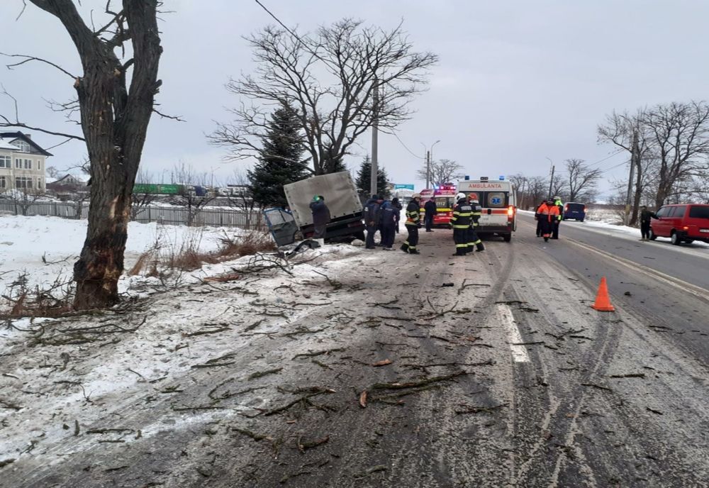 Accident la ieșirea din Siret! Patru persoane au fost rănite