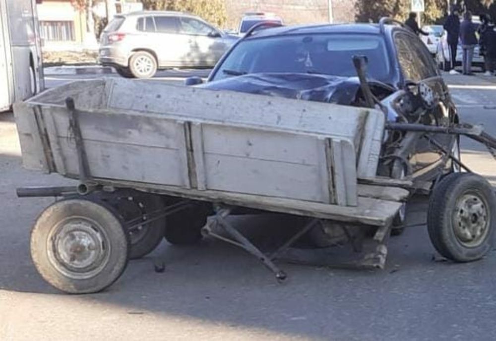 Căruțaș rănit în urma unui accident rutier