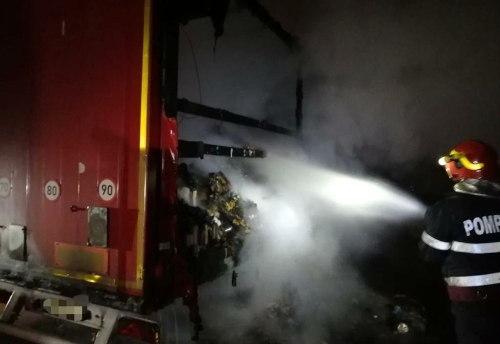 Jumătate din încărcătura unui TIR s-a făcut scrum în județul Suceava