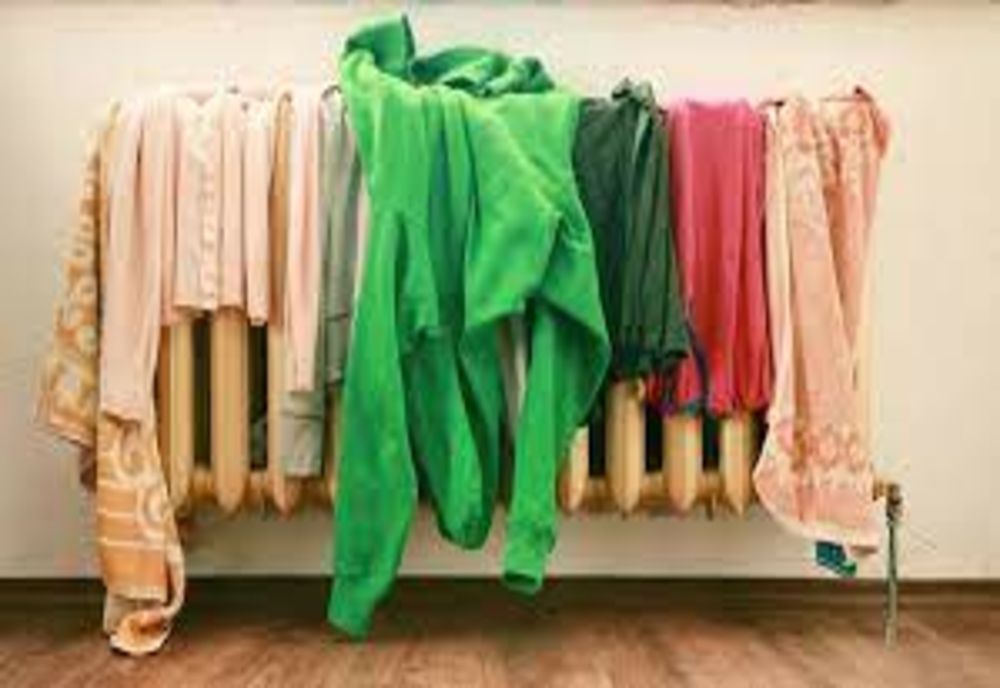 Ce se întâmplă dacă usuci lenjeria de corp pe calorifer. Nu vei mai face asta niciodată. PERICOL uriaș pentru sănătate