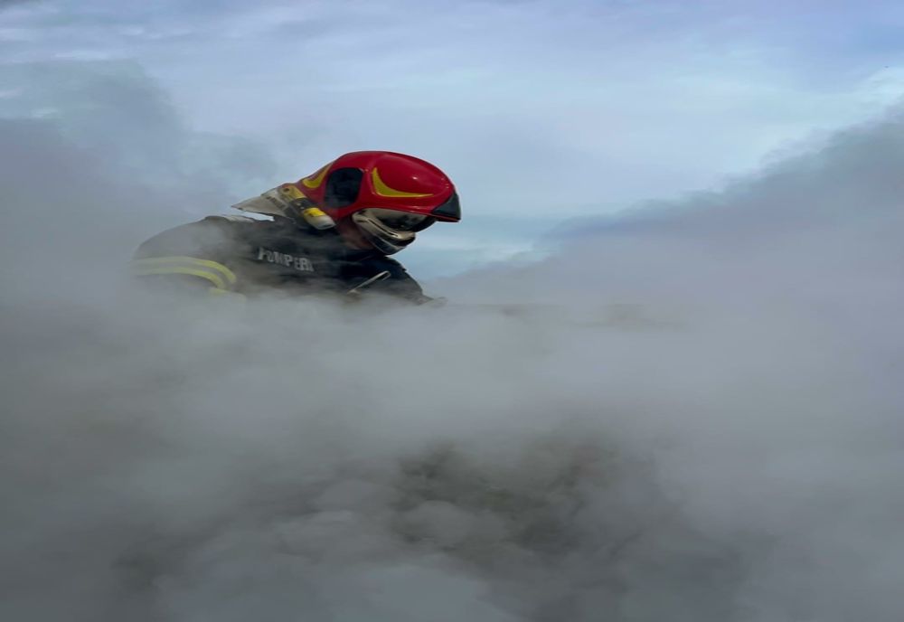 Bărbat intoxicat cu fum din cauza unei tigăi uitate pe aragaz